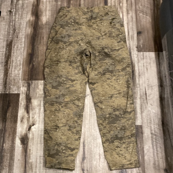 The North Face men’s camo lightweight pants. Size S - Picture 5 of 5